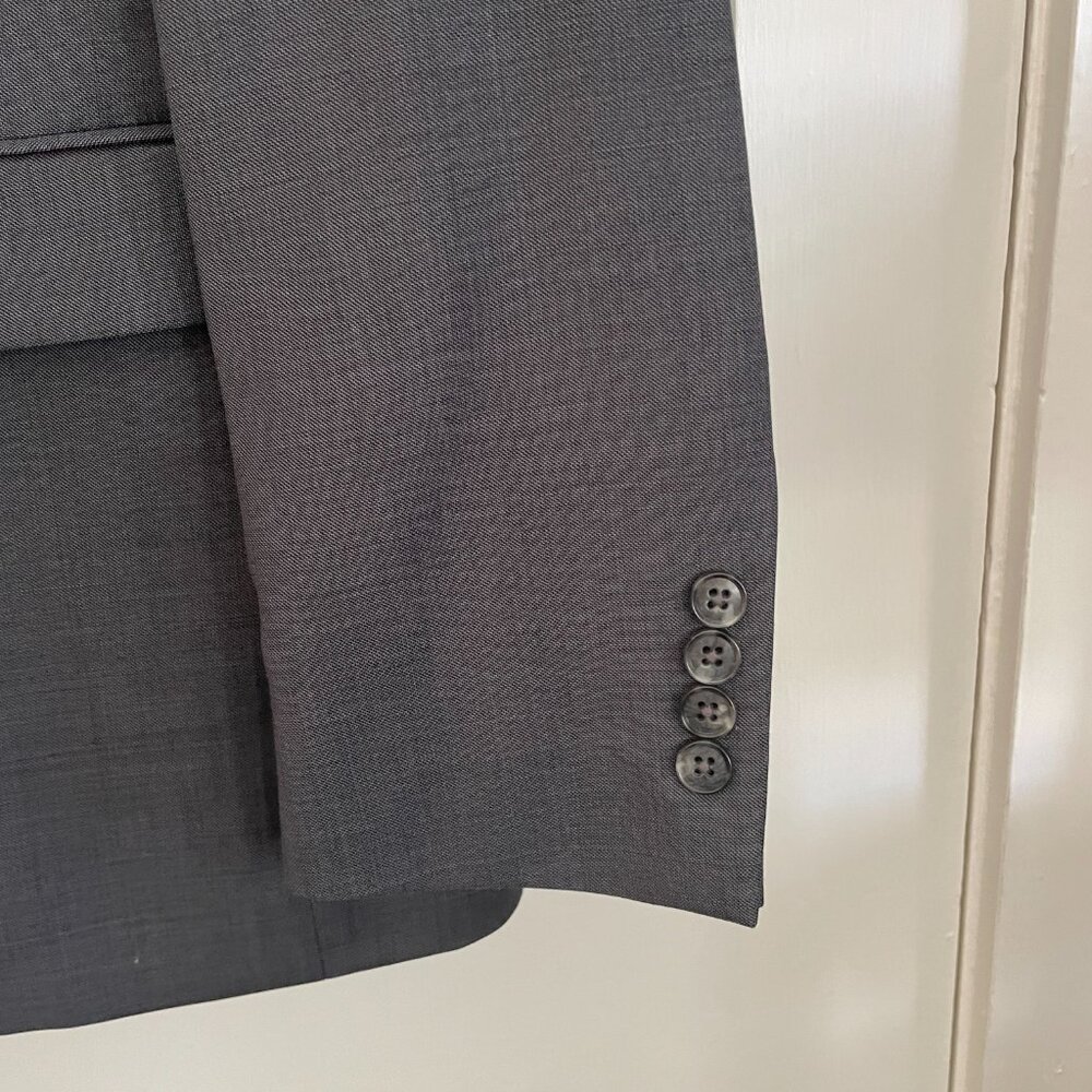 Jos.A. Bank Traveler Collection Slim Fit Suit | Grey | Size 40L /34W - Picture 4 of 9